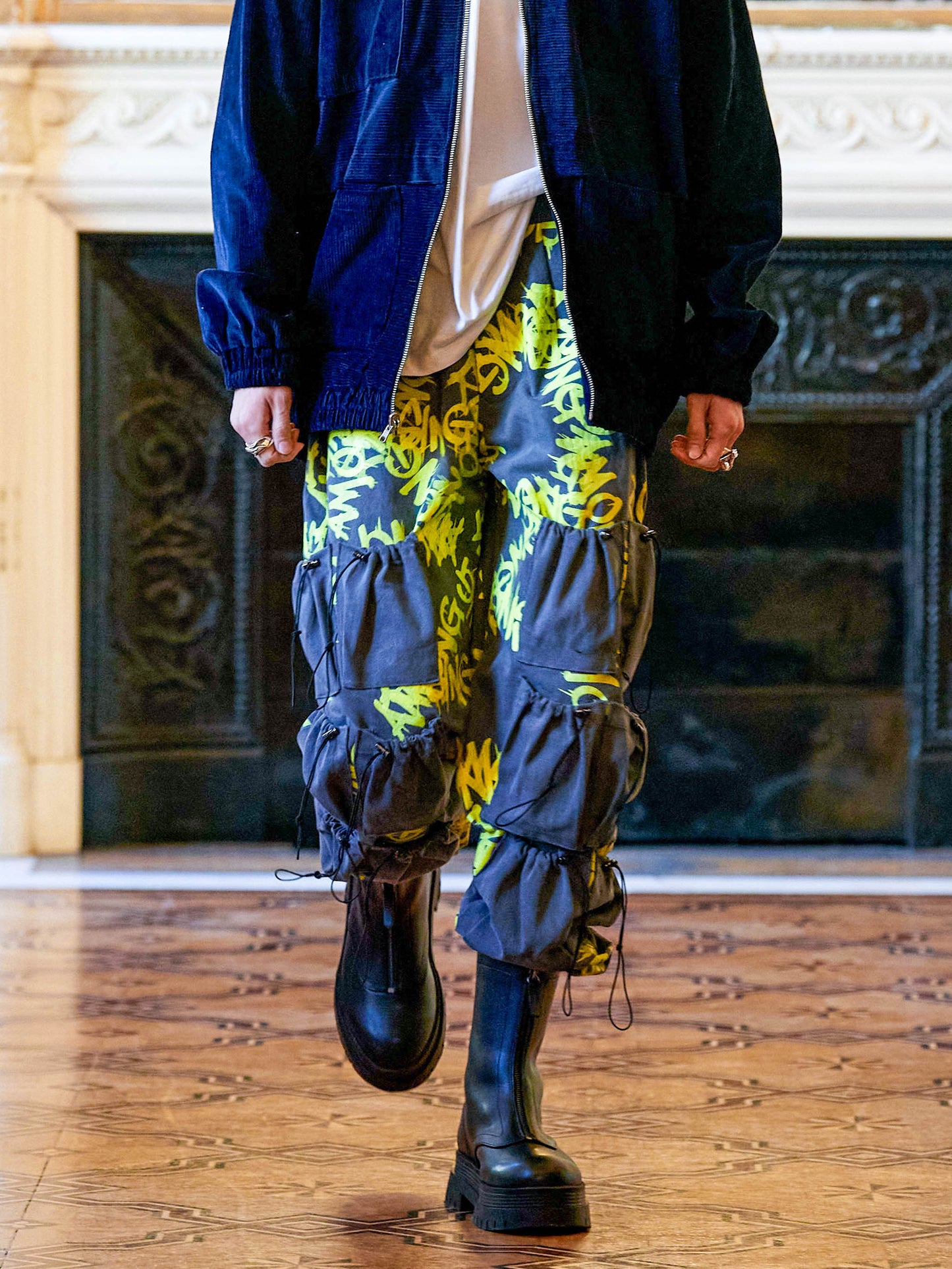 ALL OVER LOGO CARGOS