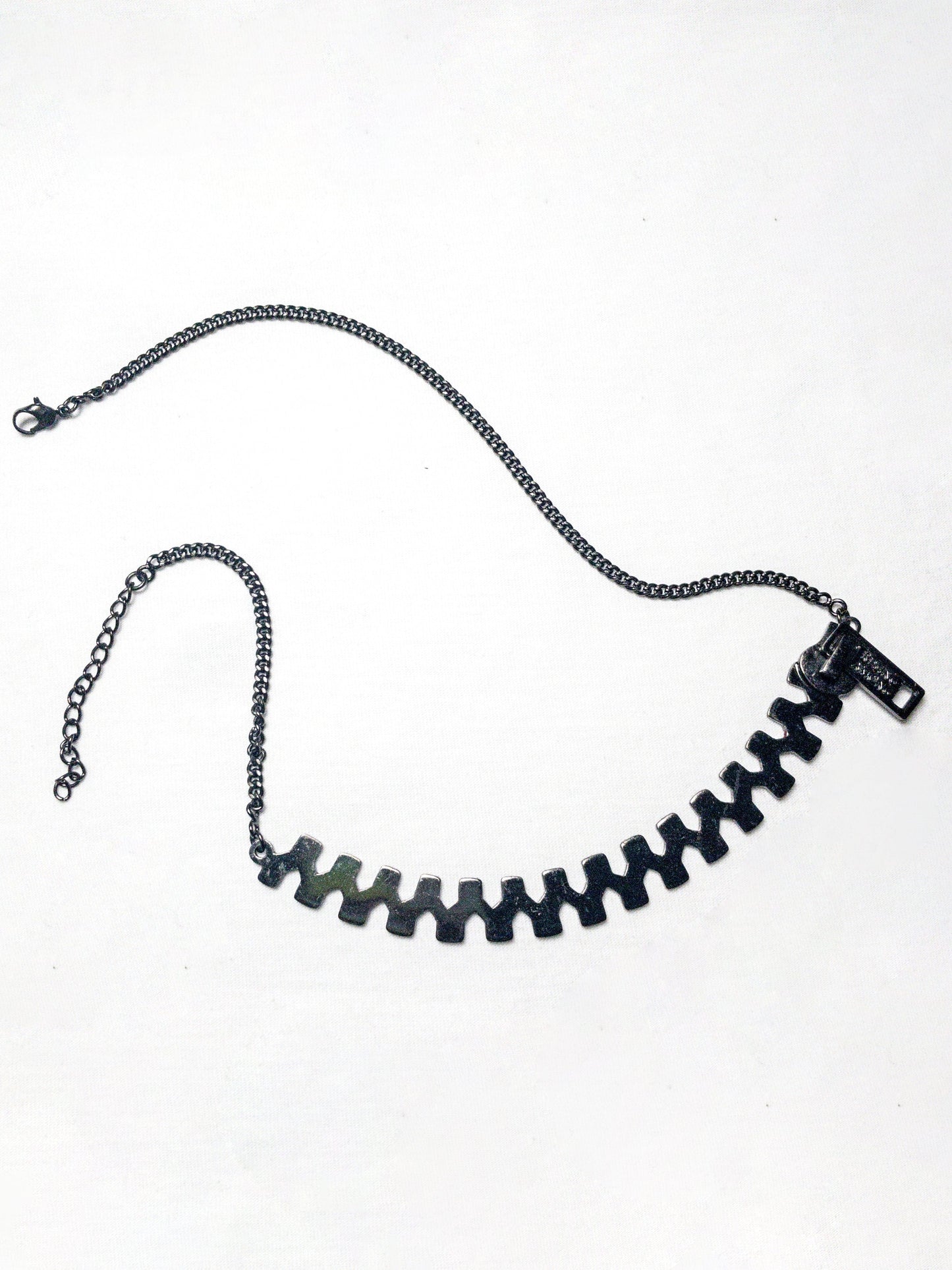 ZIP IT NECKLACE - GUN METAL